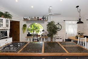 Quinta Pavo Real Complex by Acomodo