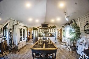 Quinta Pavo Real Complex by Acomodo