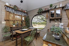 Quinta Pavo Real Complex by Acomodo