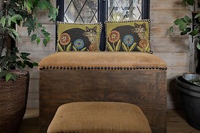 Quinta Pavo Real Complex by Acomodo