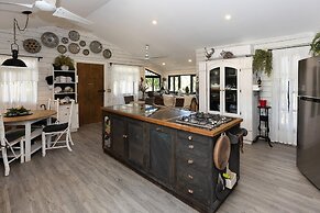 Quinta Pavo Real Complex by Acomodo