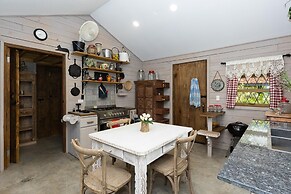 Quinta Pavo Real Complex by Acomodo