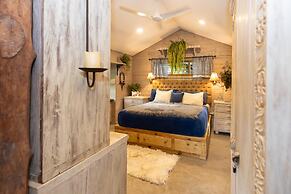 Quinta Pavo Real Complex by Acomodo