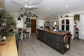 Quinta Pavo Real Complex by Acomodo