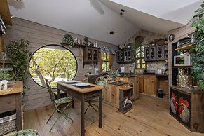 Quinta Pavo Real Complex by Acomodo