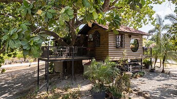 Quinta Pavo Real Complex by Acomodo