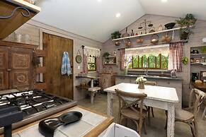 Quinta Pavo Real Complex by Acomodo