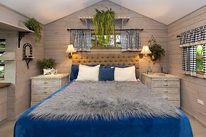 Quinta Pavo Real Complex by Acomodo