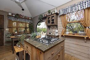 Quinta Pavo Real Complex by Acomodo