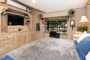 Quinta Pavo Real Complex by Acomodo