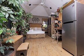 Quinta Pavo Real Complex by Acomodo