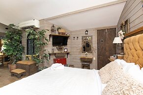 Quinta Pavo Real Complex by Acomodo