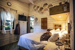 Quinta Pavo Real Complex by Acomodo