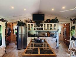 Quinta Pavo Real Complex by Acomodo