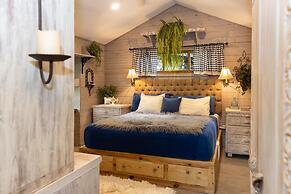 Quinta Pavo Real Complex by Acomodo