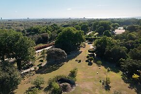 Quinta Pavo Real Complex by Acomodo