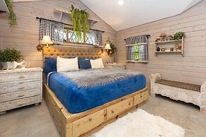 Quinta Pavo Real Complex by Acomodo