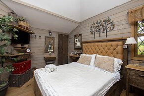 Quinta Pavo Real Complex by Acomodo