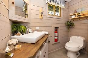 Quinta Pavo Real Complex by Acomodo