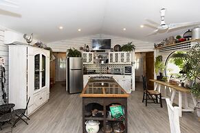 Quinta Pavo Real Complex by Acomodo