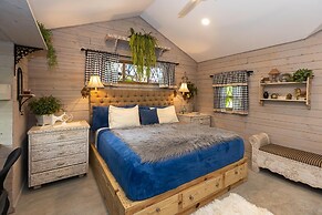 Quinta Pavo Real Complex by Acomodo