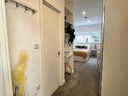 Kingston Luxe Suites Riverside Apartment Belvilla