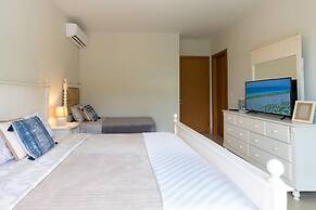 The Charming Condo by Acomodo