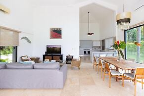 Villa Encanto by Acomodo