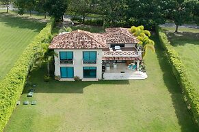 Villa Encanto by Acomodo