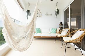 The Farallon Beach Condo by Acomodo