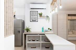 The Farallon Beach Condo by Acomodo