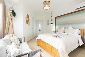 The Farallon Beach Condo by Acomodo