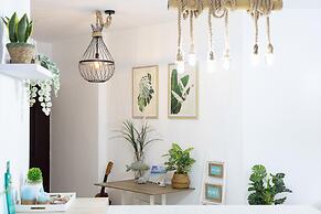 The Farallon Beach Condo by Acomodo