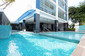 The Farallon Beach Condo by Acomodo