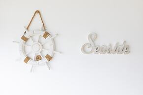 The Farallon Beach Condo by Acomodo