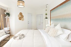 The Farallon Beach Condo by Acomodo