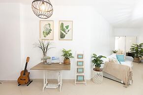 The Farallon Beach Condo by Acomodo