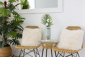 The Farallon Beach Condo by Acomodo