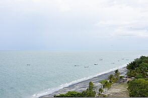 The Farallon Beach Condo by Acomodo