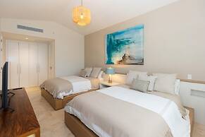 The Couples Condo by Acomodo