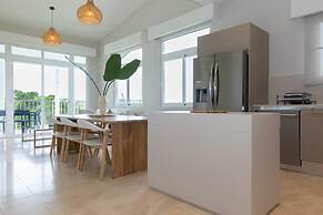 The Couples Condo by Acomodo