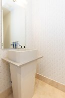 The Couples Condo by Acomodo