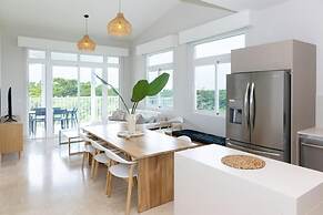 The Couples Condo by Acomodo