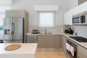 The Couples Condo by Acomodo