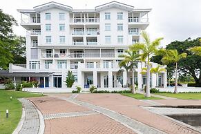 The Couples Condo by Acomodo