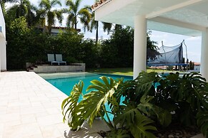 Villa Serenidad by Acomodo