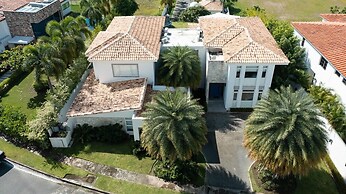 Villa Serenidad by Acomodo