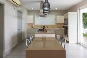 Villa Serenidad by Acomodo