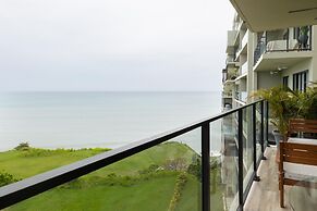 Ourfriends Condo by Acomodo