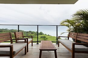 Ourfriends Condo by Acomodo